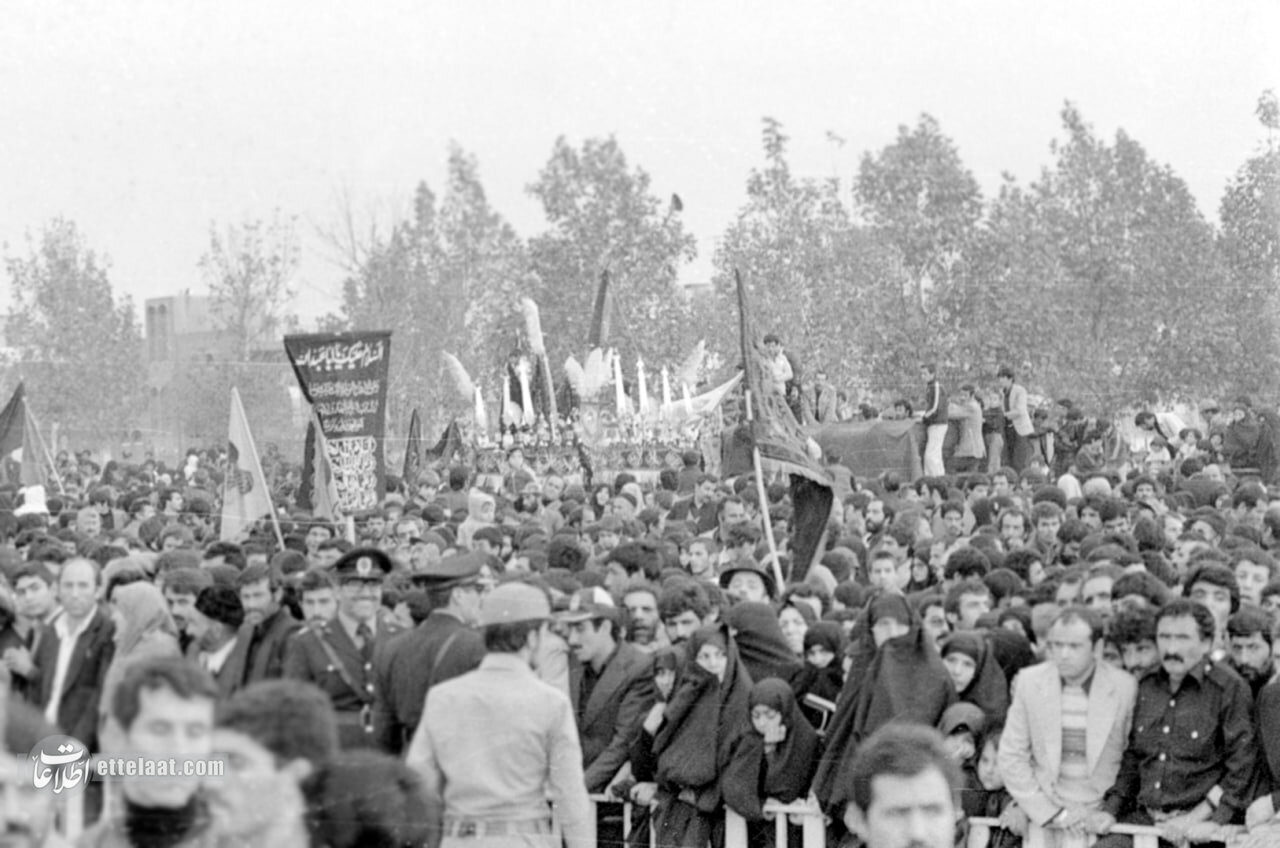 عکس‌های منتشرنشده از عاشورایی که مردم به میدان آزادی رفتند!