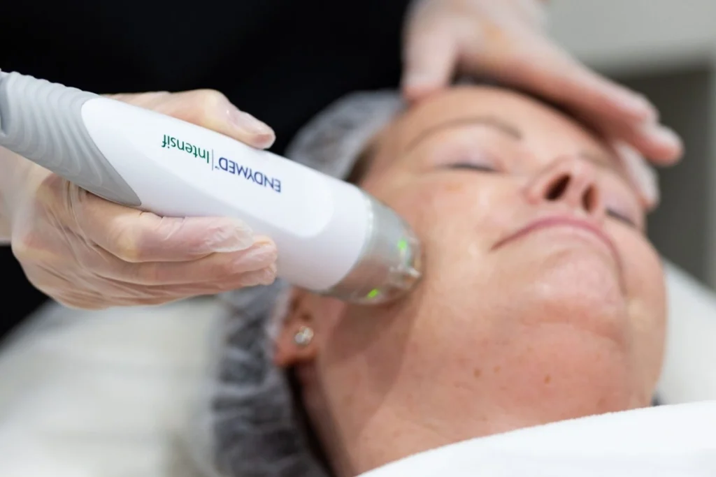 چگونه با فناوریهای پیشرفته روتین مراقبت از پوست راحتتری داشته باشیم؟ چگونه با فناوریهای پیشرفته روتین مراقبت از پوست راحتتری داشته باشیم؟