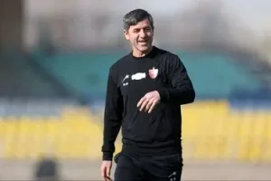 کریم باقری سرمربی موقت پرسپولیس در بازی با تراکتور