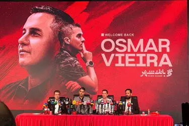 امضای قرارداد سرمربی جدید پرسپولیس در مراسم معارفه