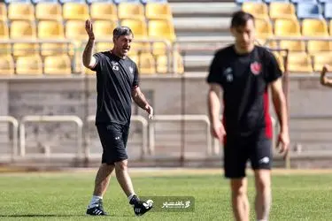 فریاد کریم باقری برای بازی تراکتور