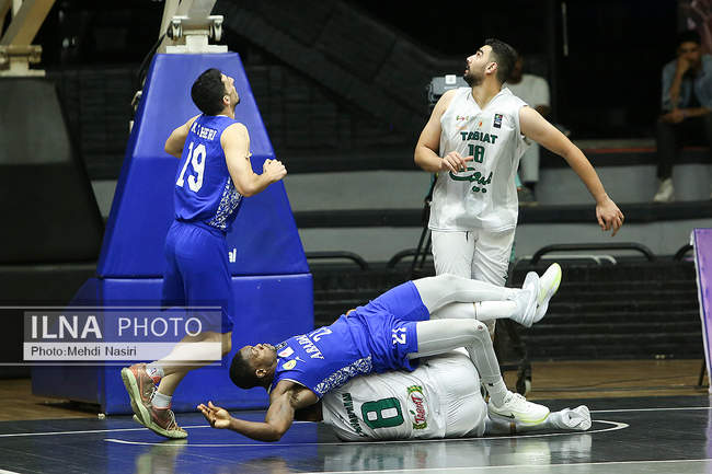 دیدار تیم های بسکتبال طبیعت اسلامشهر و پالایش نفت آبادان