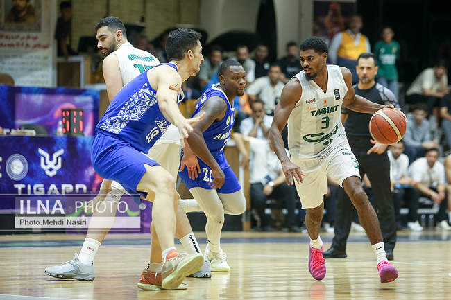 دیدار تیم های بسکتبال طبیعت اسلامشهر و پالایش نفت آبادان