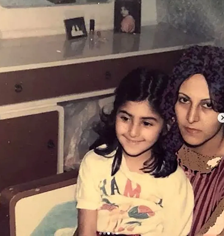 شباهت 100 درصدی آزاده صمدی به جوانی مادرش+ عکس شباهت 100 درصدی آزاده صمدی به جوانی مادرش+ عکس