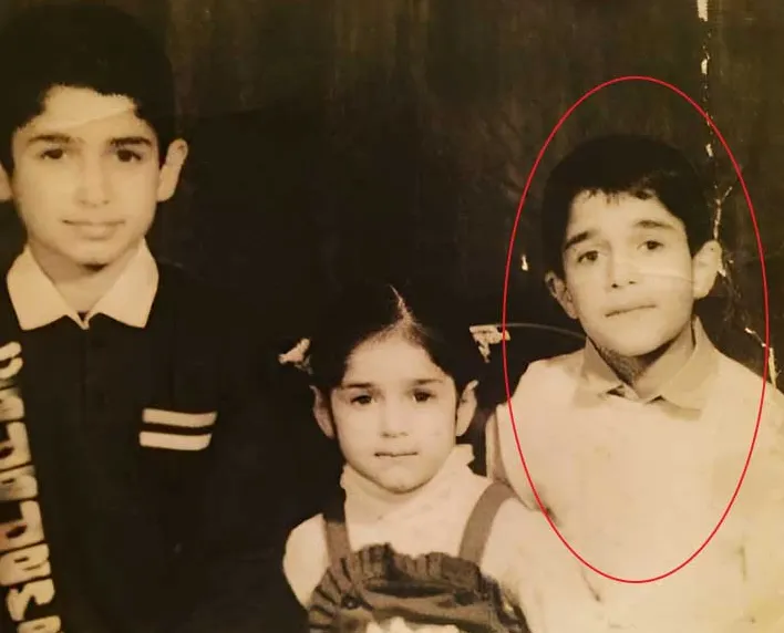 عکسی دیده نشده از پژمان جمشیدی و خواهر و برادرش در ایران عکسی دیده نشده از پژمان جمشیدی و خواهر و برادرش در ایران