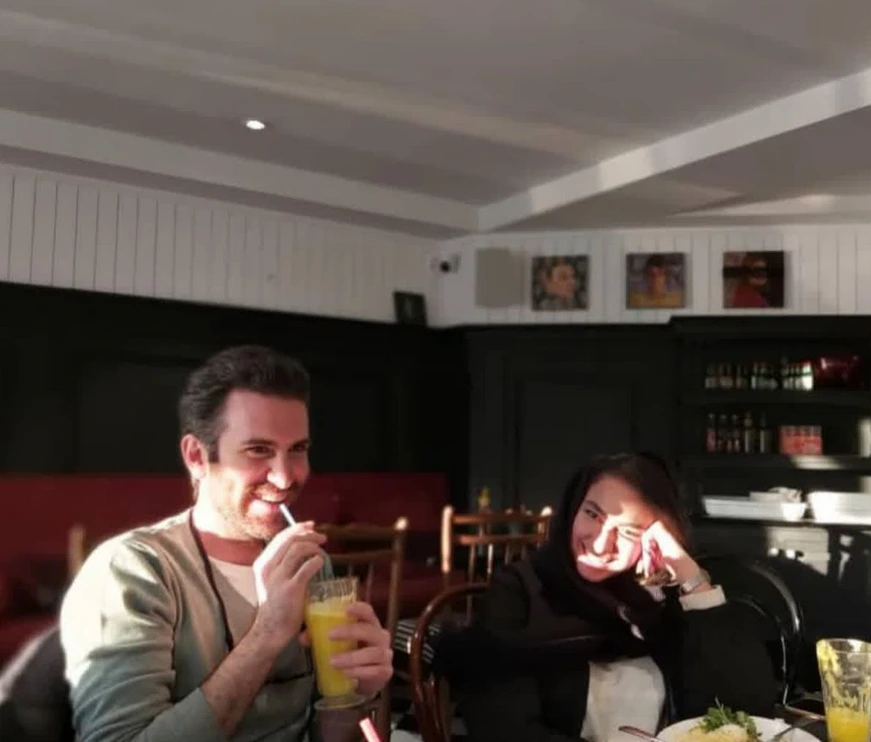 عکس جنجالی دنیز دانش صمدی و هوتن شکیبا در رستوران عکس جنجالی دنیز دانش صمدی و هوتن شکیبا در رستوران