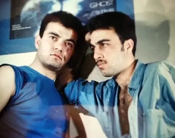 تصویری جالب از ژست رضا عطاران  در اوایل بازیگی+ عکس