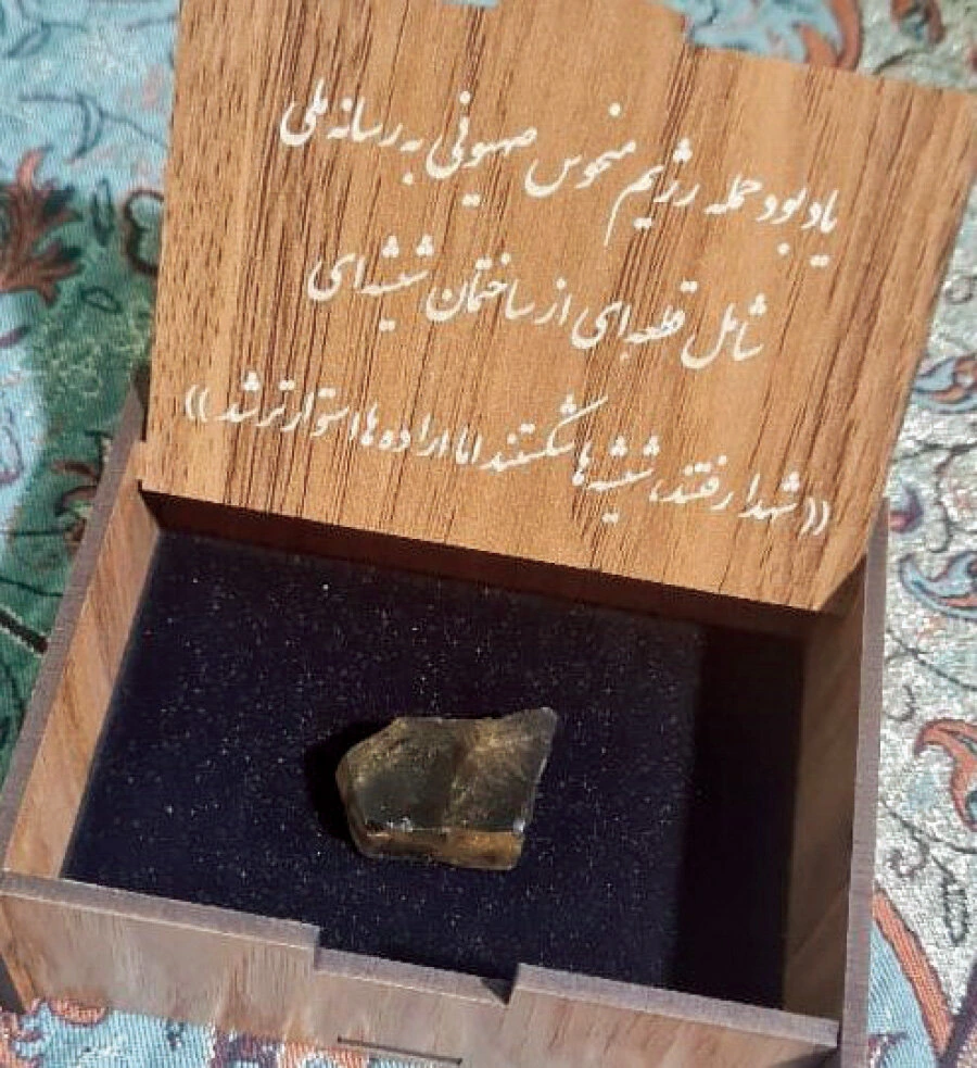 هدیه عجیب از ساختمان شیشهای به سحر امامی!+ عکس هدیه عجیب از ساختمان شیشهای به سحر امامی!+ عکس