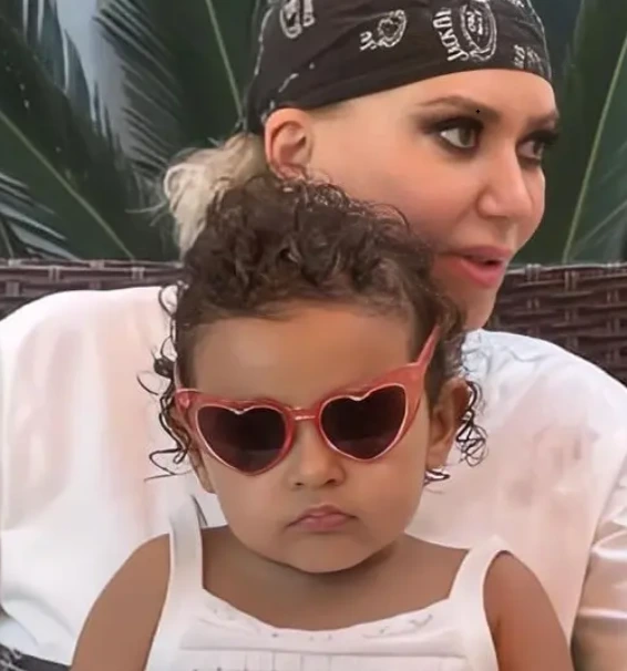 عکس عاشقانه شهره صولتی با نوه بامزه اش+ عکس عکس عاشقانه شهره صولتی با نوه بامزه اش+ عکس