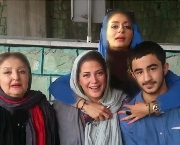 شباهت عجیب طناز طباطبایی به خواهر بزرگترش+ عکس شباهت عجیب طناز طباطبایی به خواهر بزرگترش+ عکس