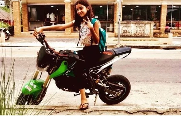 واقعا این دختر خارجی نوه رضا رویگری در خارج است+ عکس واقعا این دختر خارجی نوه رضا رویگری در خارج است+ عکس