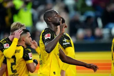 آگزبورگ 0 - 1 دورتموند؛ آغاز هفته نهم بوندسلیگا با پیروزی زنبورها