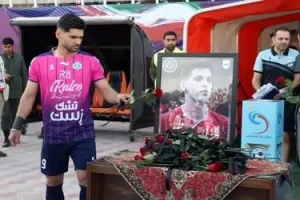 ادای احترام بازیکنان چادرملو و آلومینیوم به صابر کاظمی