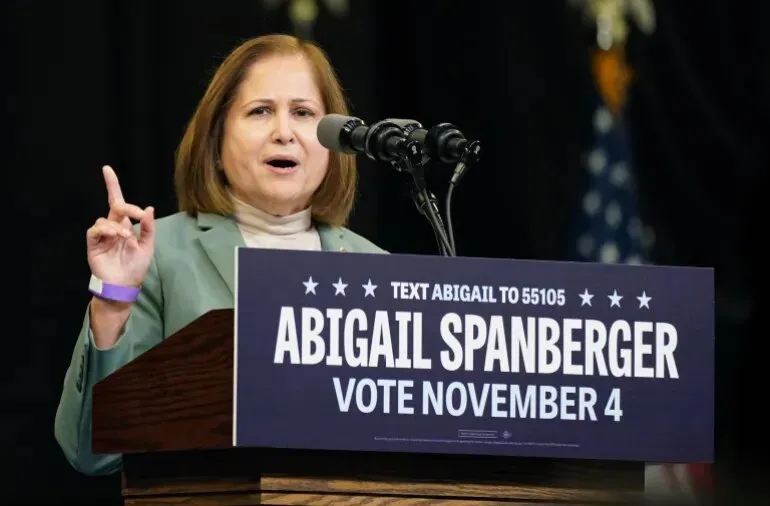 غزاله هاشمی عکس جالب غزاله هاشمی معاون فرماندار ویرجینیا