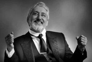 عکس باورنکردنی از تیپ و قیافه “شهرام شب پره” و “ابی” در قبل انقلاب/ تصویر