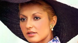 سلفی تازه گوگوش در ۷۵ سالگی+ گوگوش