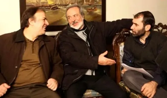 در گذر زمان؛ ایرج قادری در ۷۵ سالگی کنار مسعود دهنمکی در گذر زمان؛ ایرج قادری در ۷۵ سالگی کنار مسعود دهنمکی