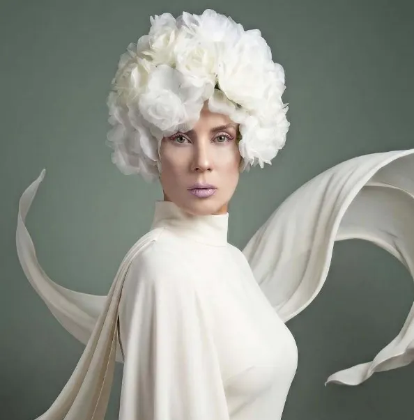 پرتره هنریِ سارا بهرامی به شکل یک الهه پرتره هنریِ سارا بهرامی به شکل یک الهه