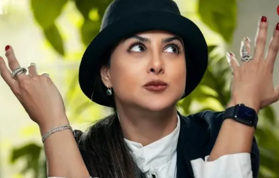 سفر در زمان؛ &laquo;آزاده صمدی&raquo; 2 ساله در حال عروسک&zwnj;بازی؛ سال 60