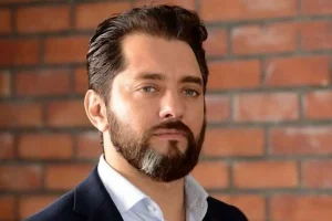 چهره «بهرام رادان» در دوران کودکی و نوزادی