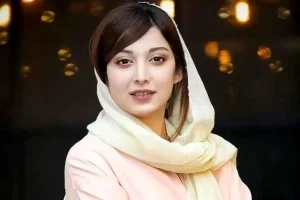 روشنک گرامی: بخاطر حرفهایی که علیه مادرم زدم معذرت میخواهم