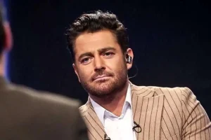 محمدرضا گلزار برای بازسازی مدرسه میناب داوطلب شد