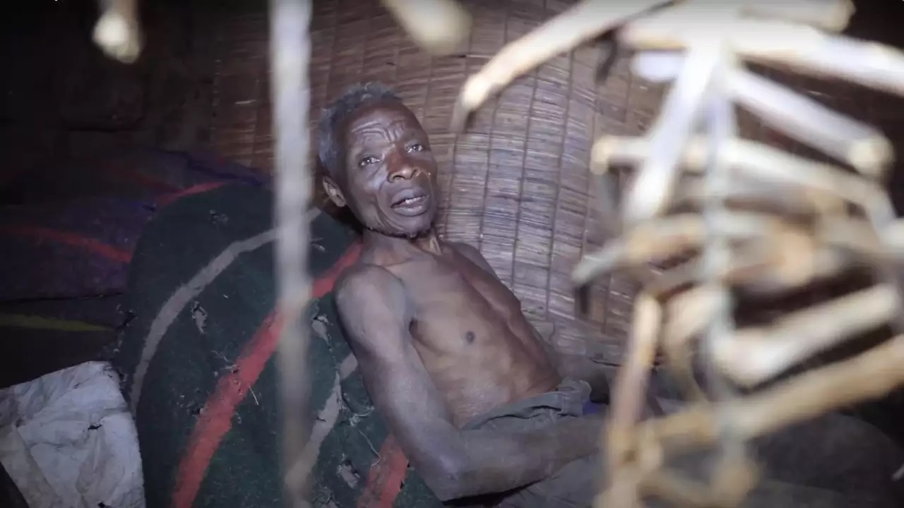 عکس شگفت آور؛ پیرمردی که از ترس زنان 55 سال در انزوا زندگی کرد!