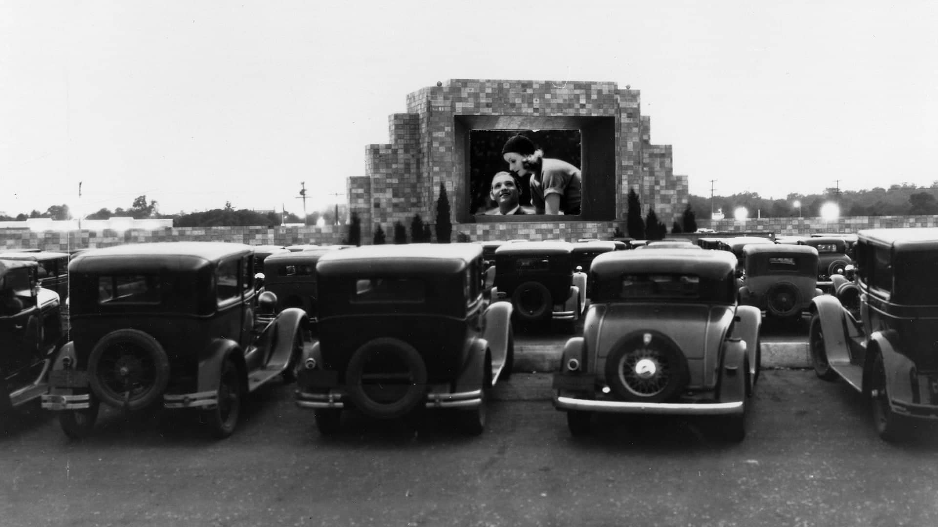 امروز در تاریخ؛ اولین درایواین سینمای دنیا افتتاح شد!