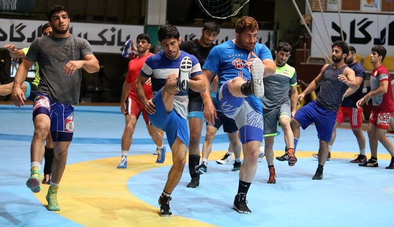 تصاویر/ حضور جالب خواننده و مجری مشهور تلویزیون در اردوی تیم ملی