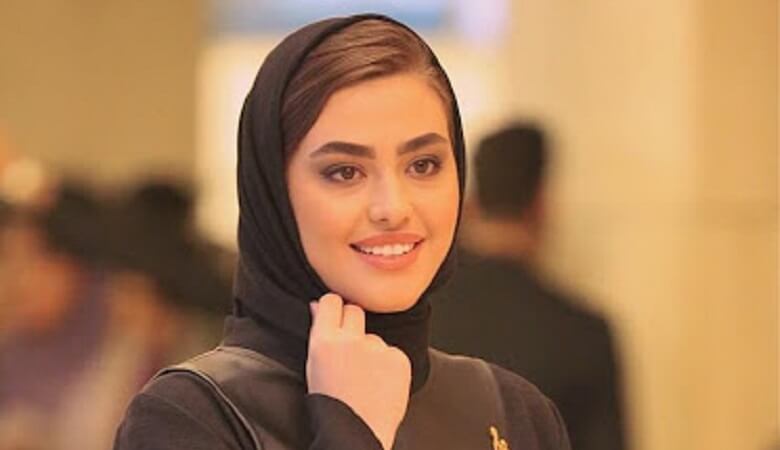 عکس/ جنجال سازی دوباره ریحانه پارسا با خالکوبی های منشوری