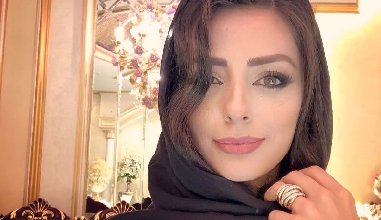 عکس/ نفیسه روشن مادر مهربانش را آب لمبو کرد!