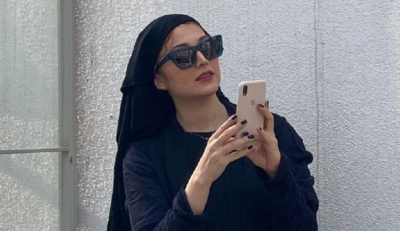 عکس/ لباس گشاد و بدقواره بر تن خانم بازیگر!