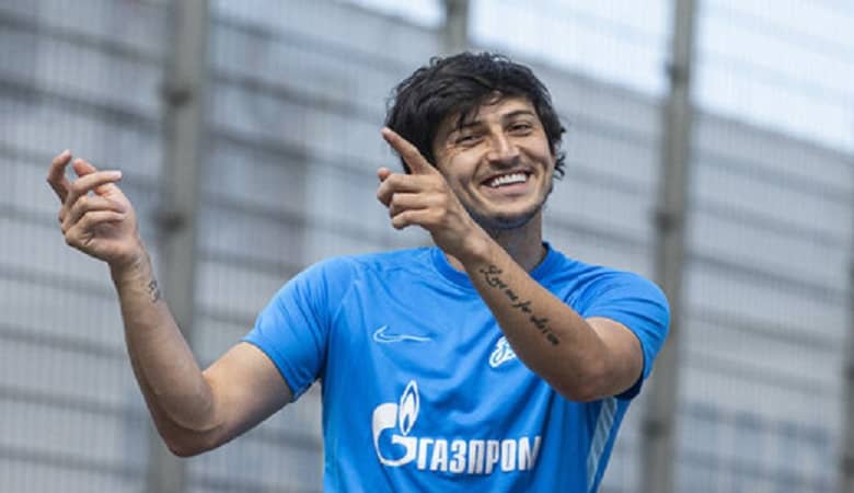 عکس/ مادر سردار آزمون مدیر تیم والیبال سریک شد!