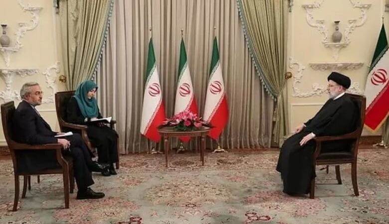 عکس/ مجری خانم مصاحبه با رییس جمهور از توهین‌های مجازی به ستوه آمد!