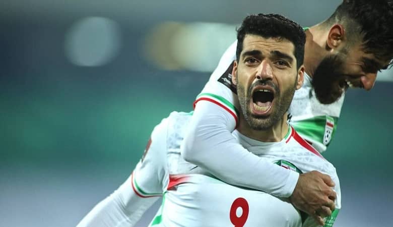 عکس/ شوخی عجیب و بامزه سعید عزت الهی با مهدی طارمی