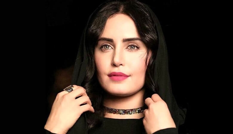 عکس/ دوچرخه سواری الناز شاکردوست با لباس دختران دبیرستانی!