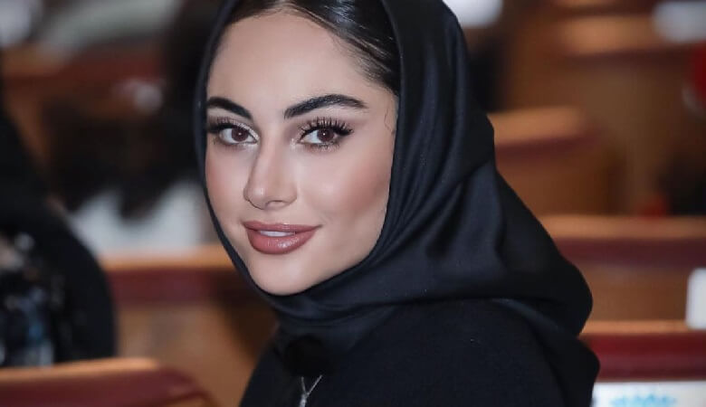 عکس/ تیپ منشوری ترلان پروانه در کافه گردی اش!