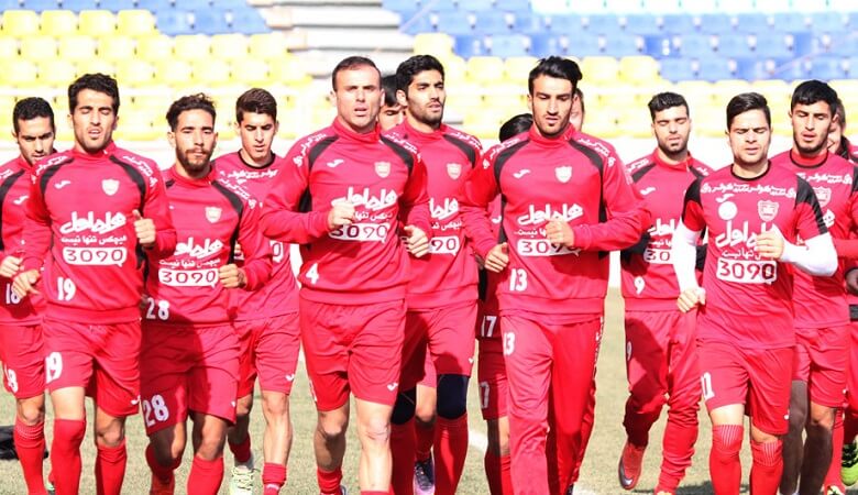 عکس/ بازیکنان پرسپولیس علیه رامین رضاییان طغیان کردند!