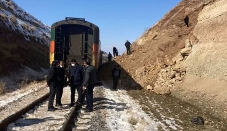 ویدئوی وحشتناک برخورد قطار تهران ارومیه به کوه