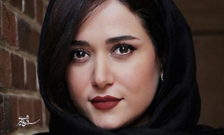 لباس خیلی کوتاه “پریناز ایزدیار” سوژه شد/ عکس