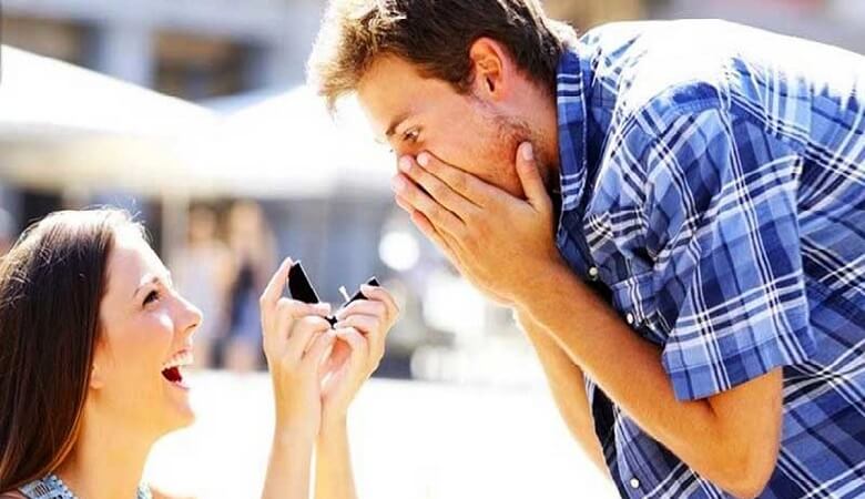 ویدئو/ وقتی از کارشناس هواشناسی روی آنتن زنده خواستگاری می‌شود!