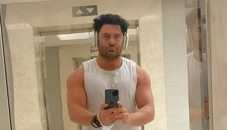 عکس/ گلزار ماشین چند ده میلیاردی‌اش را به رخ کشید!