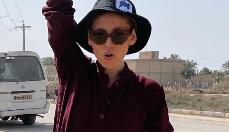 عکس/ تیپ فرشته حسینی با مقنعه و حجاب کامل در کافه!