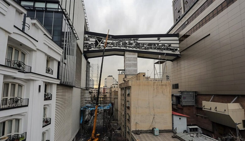 ویدئو/ پل مجتمع مشهور پالادیوم در میان درگیری و حضور پلیس تخریب شد