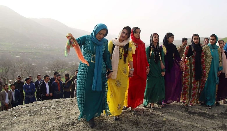 ویدئو/ جشن و پایکوبی ۲۰ هزار نفره در کردستان به مناسبت تحویل سال