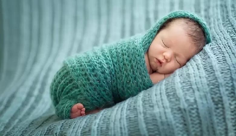 ویدئو/ اولین ایرانی متولد شده در قرن جدید کیست؟