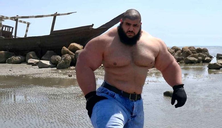 ویدئو/ خبرسازی دوباره هالک ایرانی: بچه خوشگله! مواظب خودت باش!