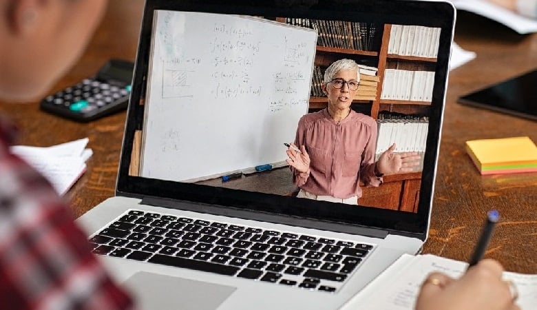 گلچین خنده دارترین اتفاق‌ها در کلاس‌های مجازی!