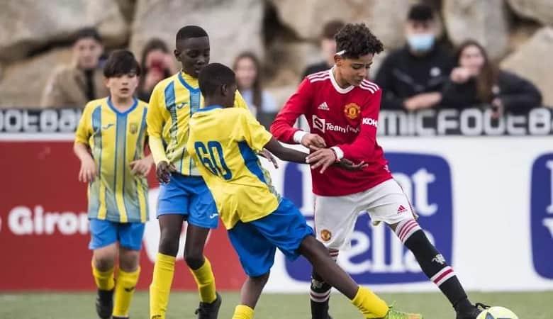 تصاویر/ پسر رونالدو فوتبالیست شد! / خوشحالی به سبک پدرش!