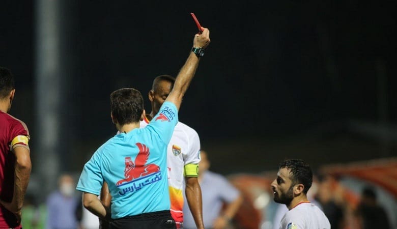 عکس/ تصمیم شائبه برانگیز داور سرنوشت قهرمان لیگ برتر را عوض کرد!